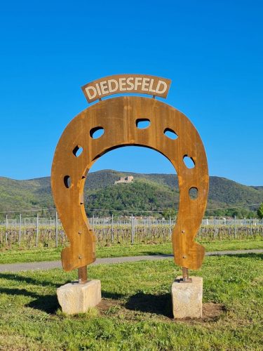 Diedesfeld Mittelpunkt der Deutschen Weinstrasse